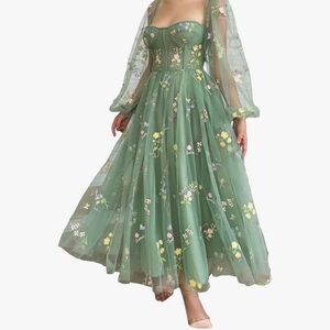 Like New Womens Floral Green Dress in size 4